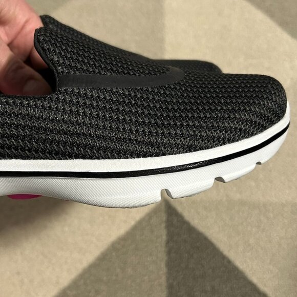 NWT Skechers GO WALK 3 Black Slip-on Walking Sneakers Women's Size 9 - Picture 4 of 14
